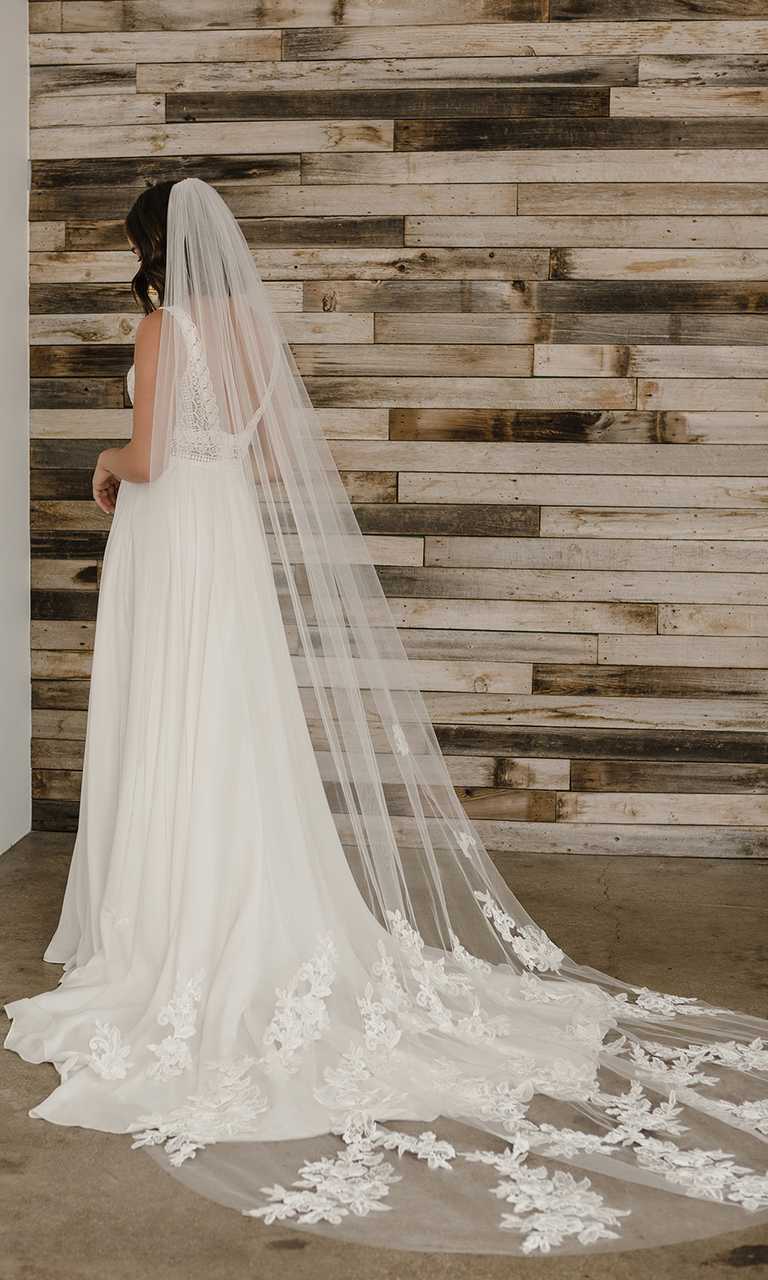 Royal Soft Tulle Wedding Veil with Lace Trimming