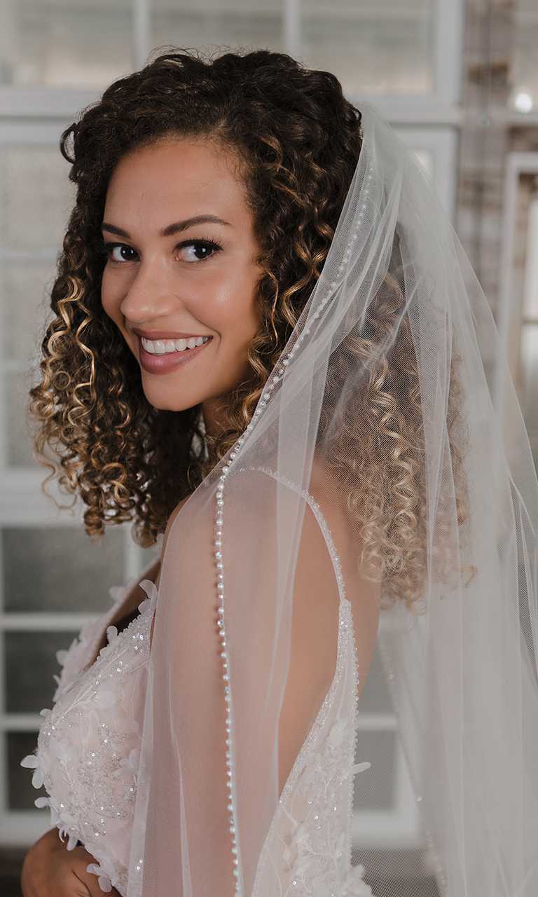 Beaded Pearl Fingertip Wedding Veil enVogue V2190SF display picture 1