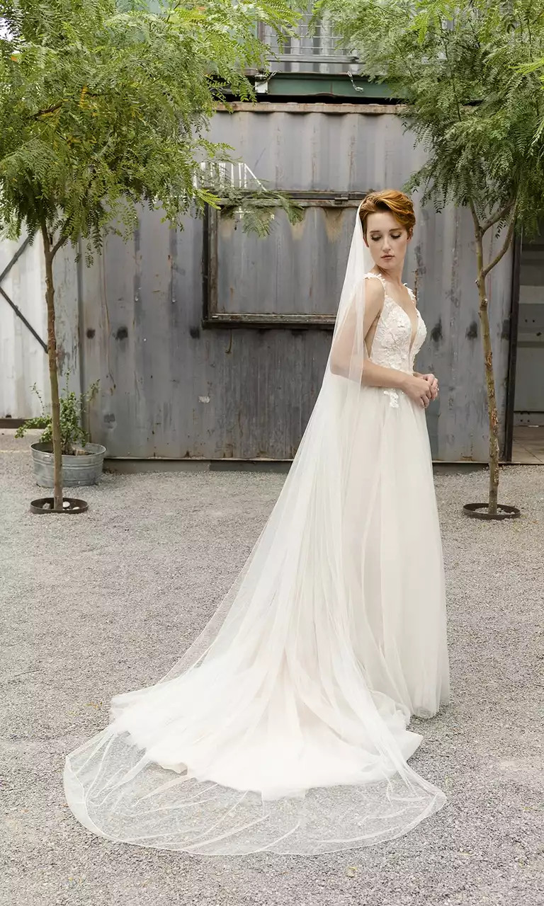 English Luxe Tulle Cathedral Wedding Veil Envogue V2292C display picture 2