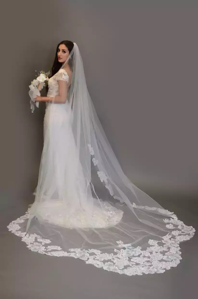 https://cdn11.bigcommerce.com/s-zb3qt33o/images/stencil/original/products/19811/60294/Scallop-Royal-Cathedral-Wedding-Veil-With-Beaded-Lace-Elena-E1367_54505__89461.1689283169.jpg