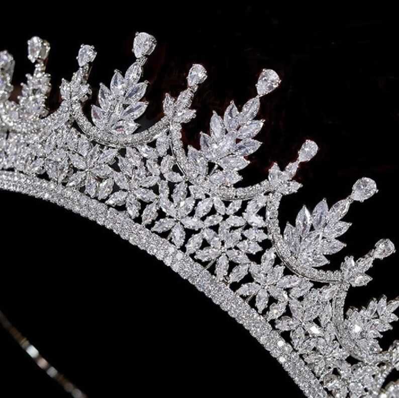 Tiara  Amazon.com : ZIFENGXUAN Ladies Crown Tiara for Women Costume