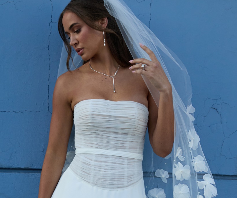 Flower and Pearl Fingertip Wedding Veil Envogue V2695SF display picture 2
