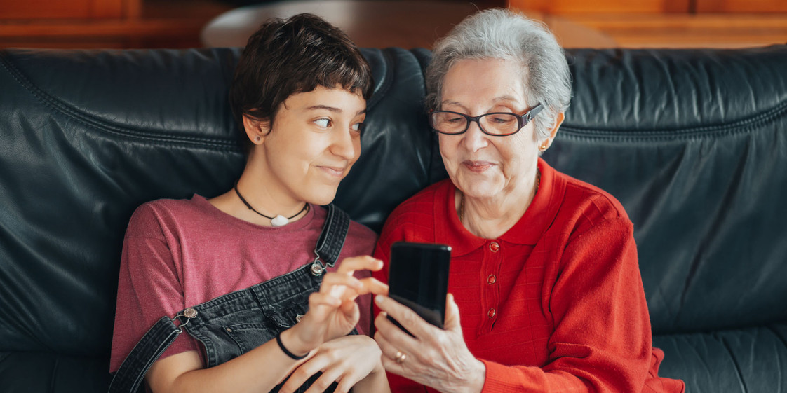 Simplifying Tech for our Parents Simplifying Tech for our Parents