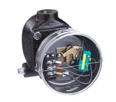 Dwyer Instruments 123-7000-153, Water level control, cast iron chamber, SPDT snap switch.