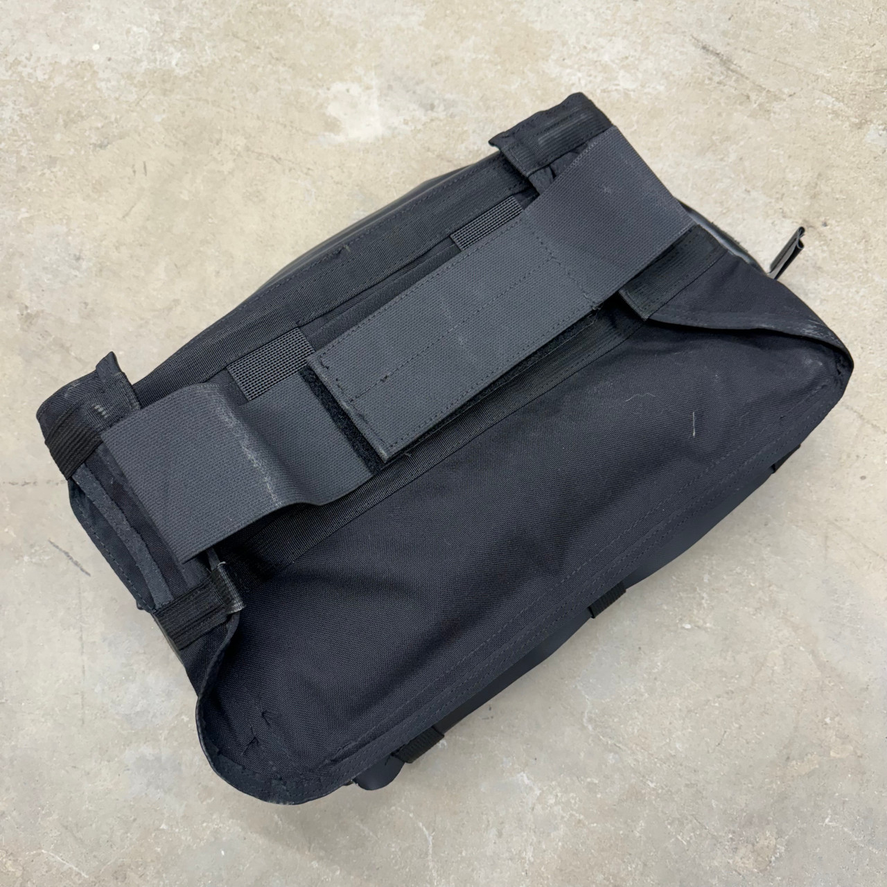 LBT-2684C UW Kangaroo Pouch Black