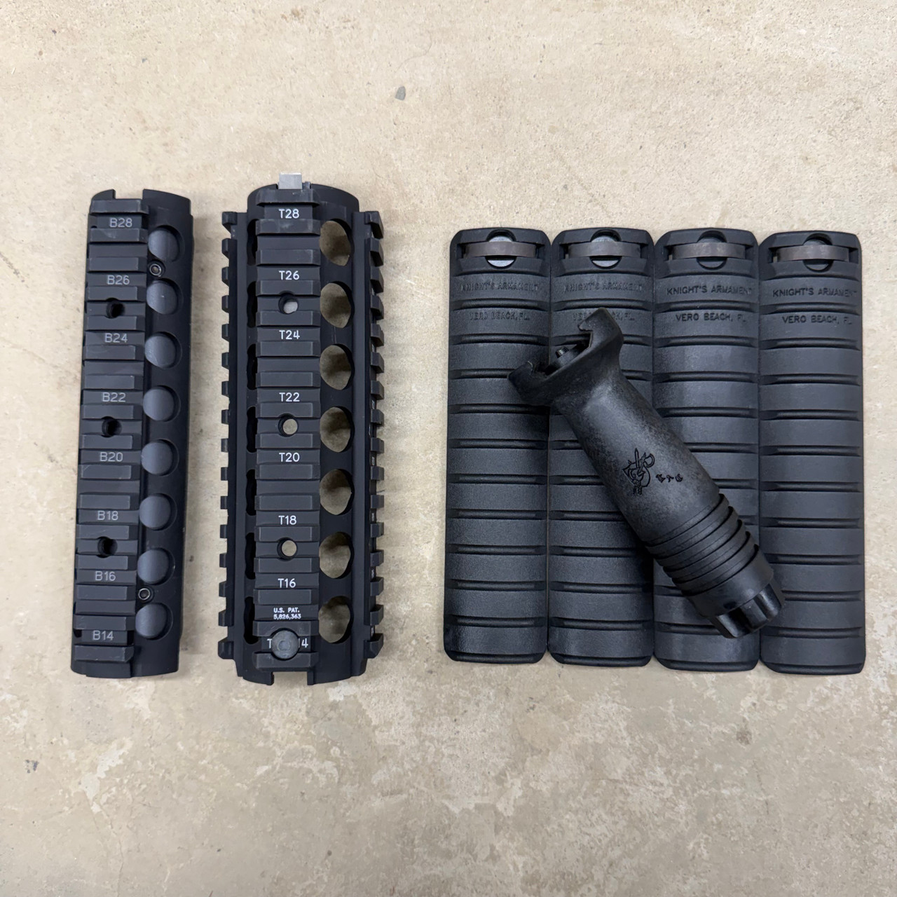 トイガン KAC Knight's Armament RAS M4 Knights Armament M4 RAS Quad Rail Kit