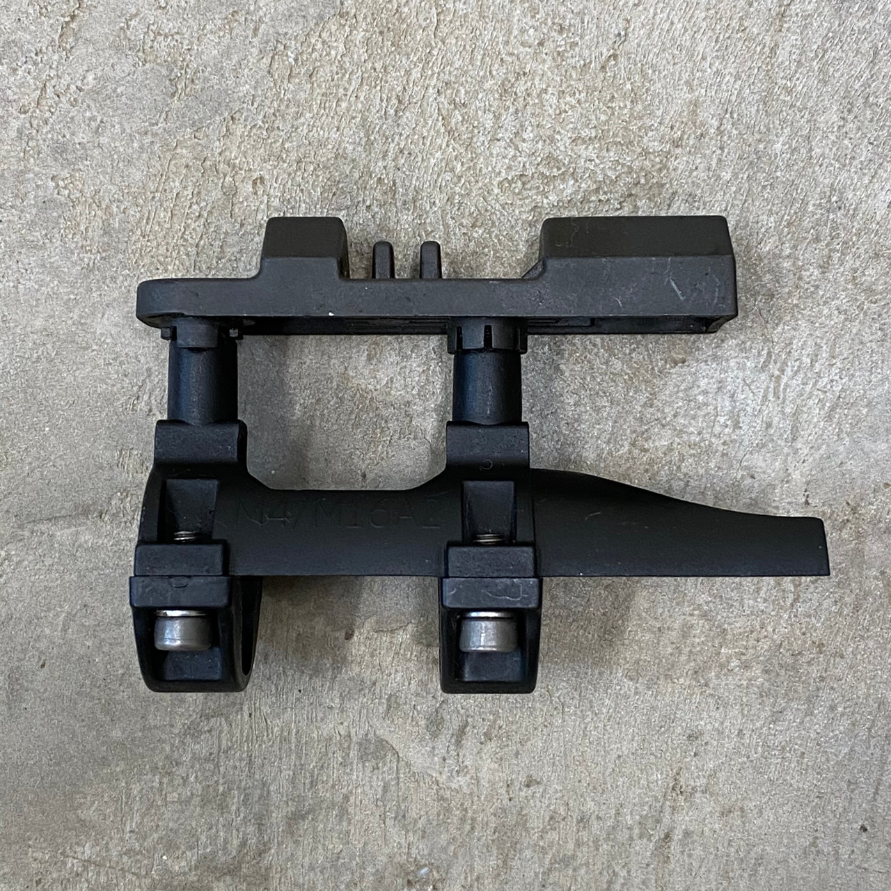 実物 M4 M16A2 PEQ-2 バレル マウント 実物 M4 M16A2 PEQ-2 バレル マウント - メルカリ