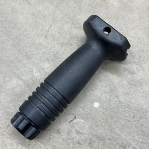 P&S Broomstick Vertical Foregrip (RIS) P&S Broomstick Vertical Foregrip (RIS)