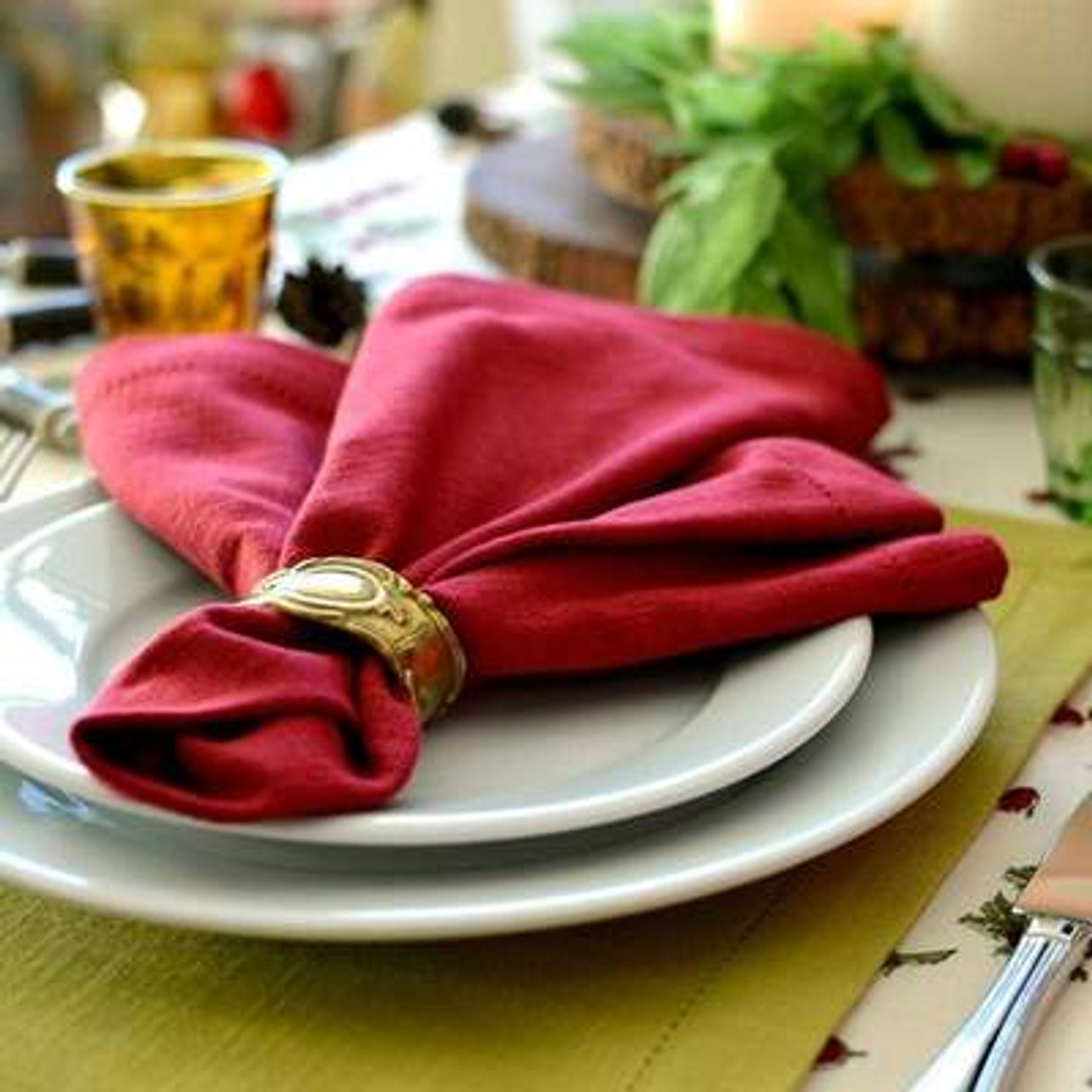 https://cdn11.bigcommerce.com/s-zcpycwx7/images/stencil/1280x1280/products/1323/11633/hemstitch_napkins_rouge_5_400x__24648.1601673771.jpg?c=2