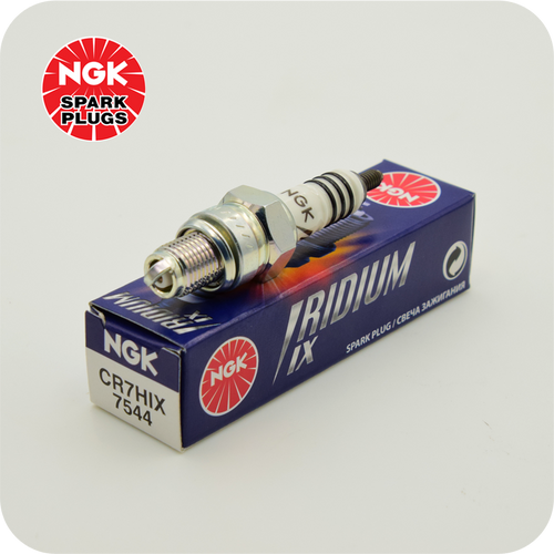 NGK CR7HIX IRIDIUM NGK SPARK PLUG / GENUINE JAPAN (LONG ELECTRODE) (CR7HIX)