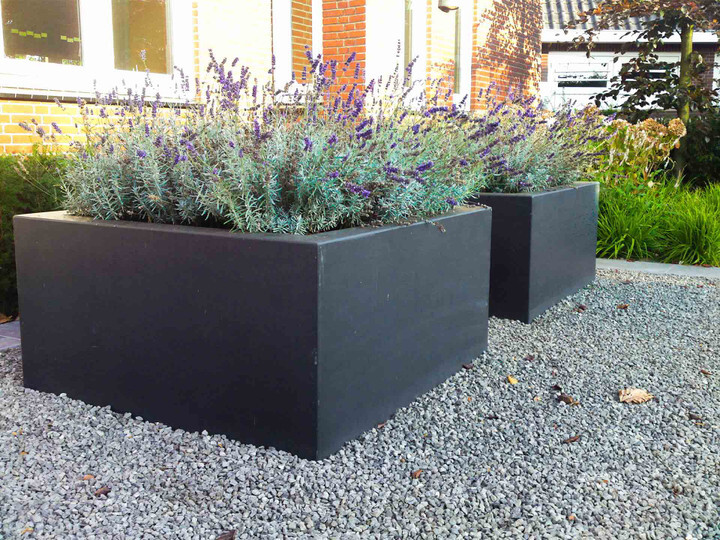 Plantenbak voor buiten in voortuin