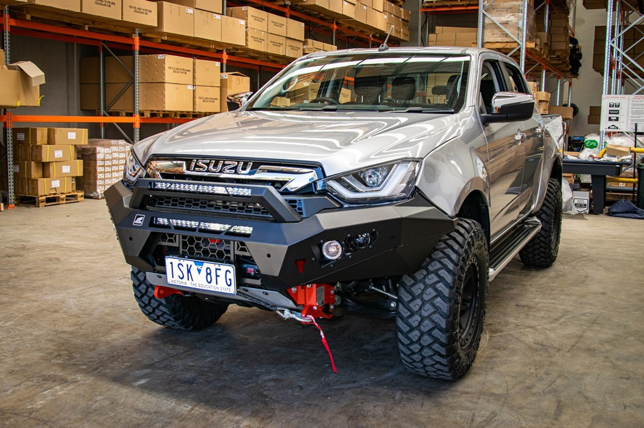 2021 Dmax Predator bar fitted with optional stealth hoop and twin light bars 2021 Dmax Predator bar fitted with optional stealth hoop and twin light bars