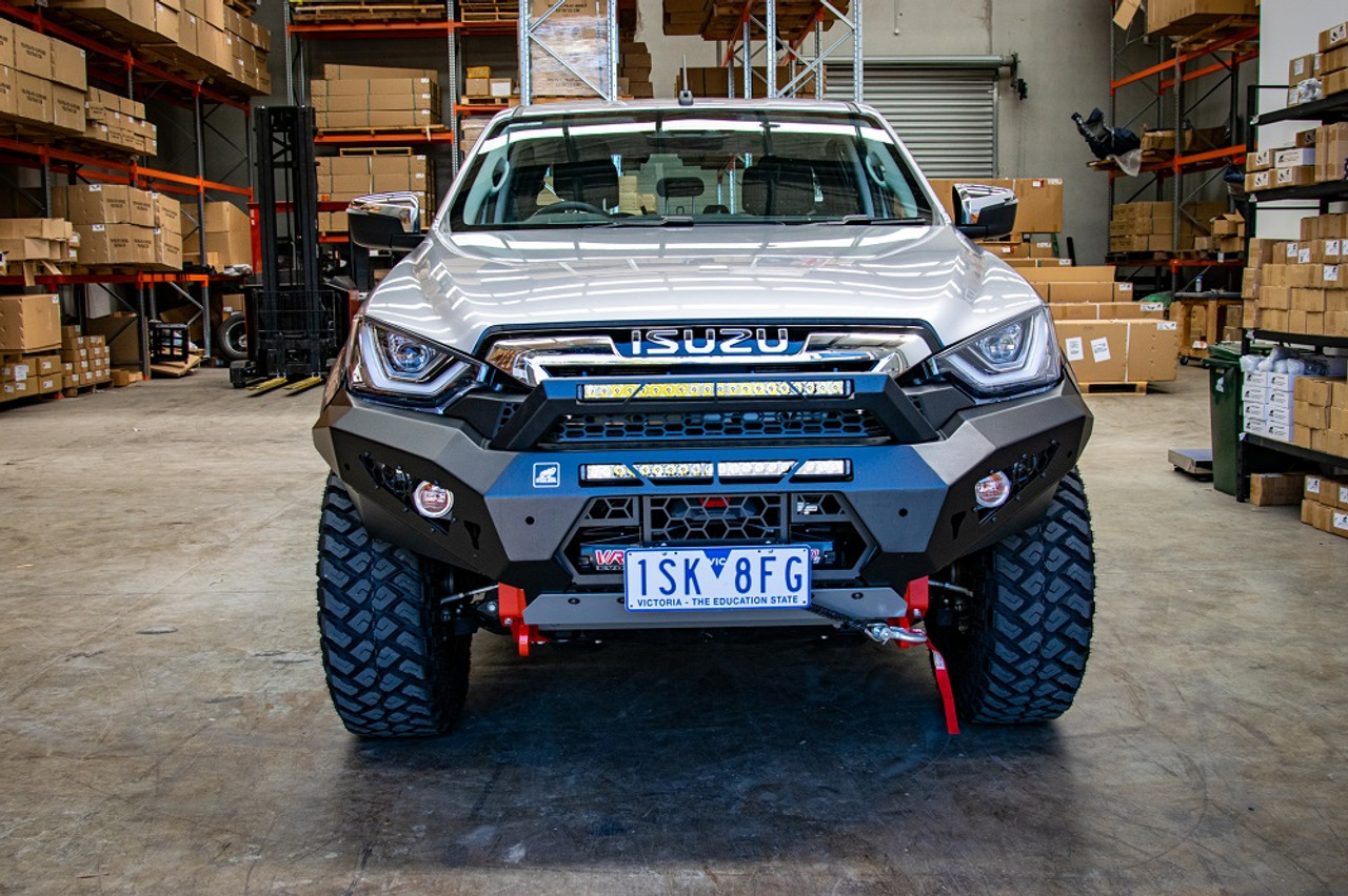 2021 Dmax Predator bar fitted with optional stealth hoop and twin light bars 2021 Dmax Predator bar fitted with optional stealth hoop and twin light bars