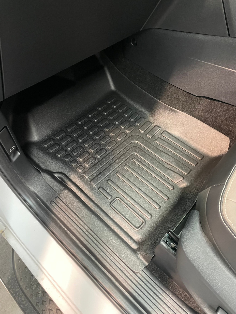 Deep Dish Floor matts to suit Isuzu Dmax 2021 to current Deep Dish Floor matts to suit Isuzu Dmax 2021 to current