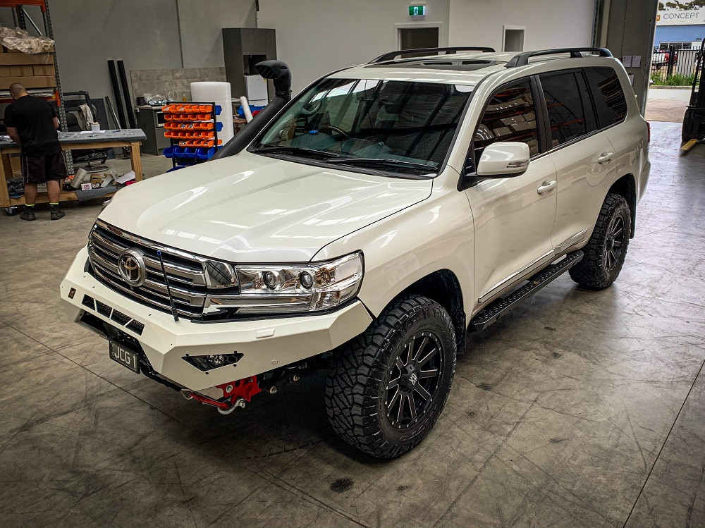 Offroad Animal rock sliders for LC200