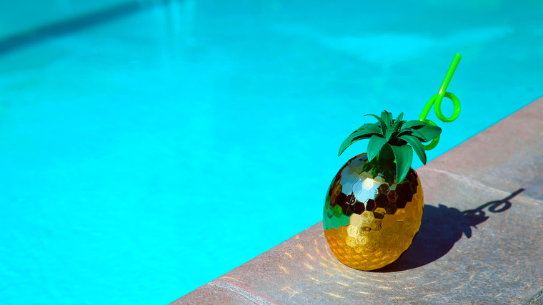 Pineapple poolside cup