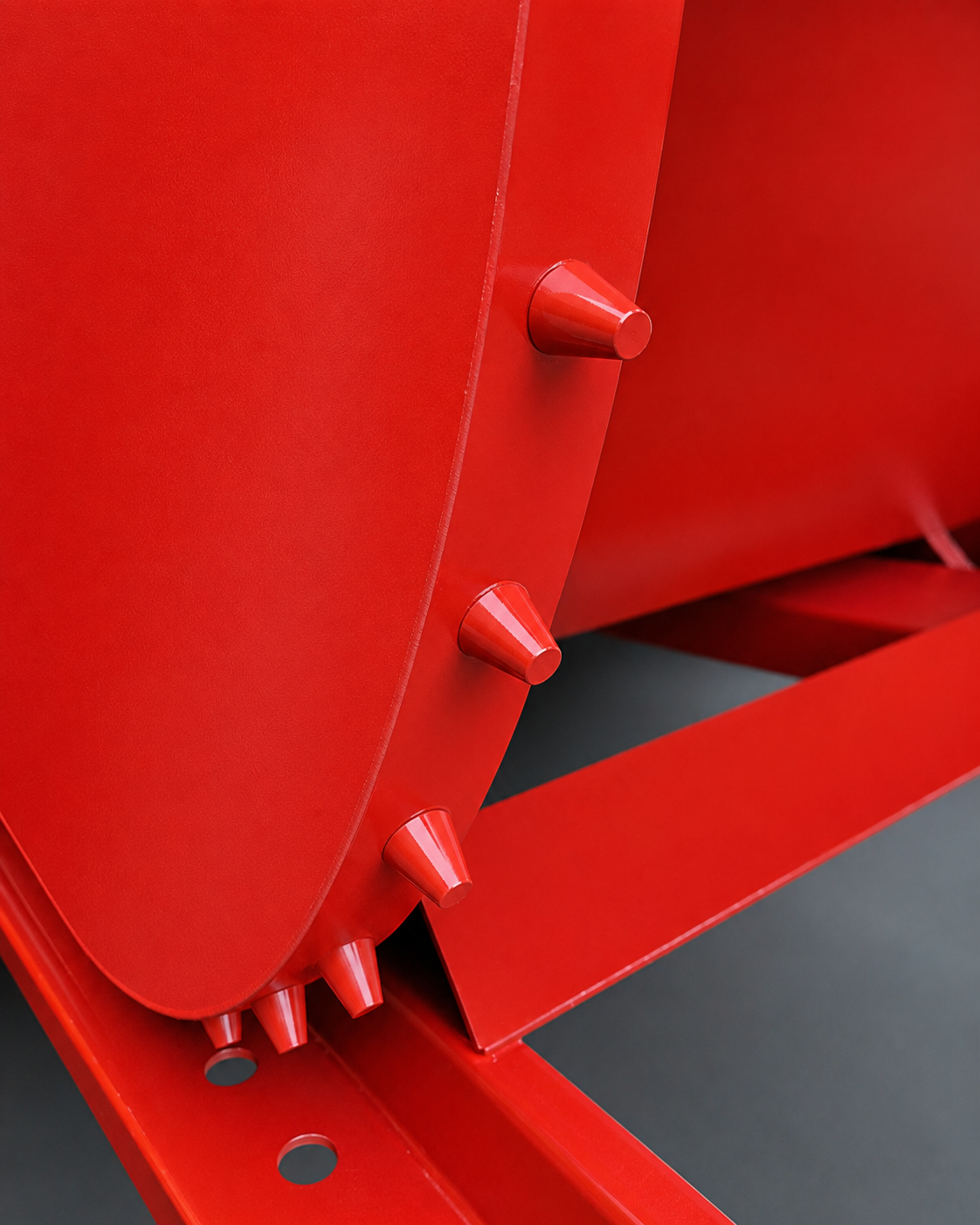 Heavy-duty self-dumping hopper machined lugs for positive tracking