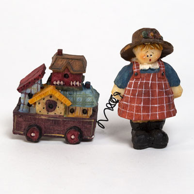 COLONIAL KIDS FIGURINE