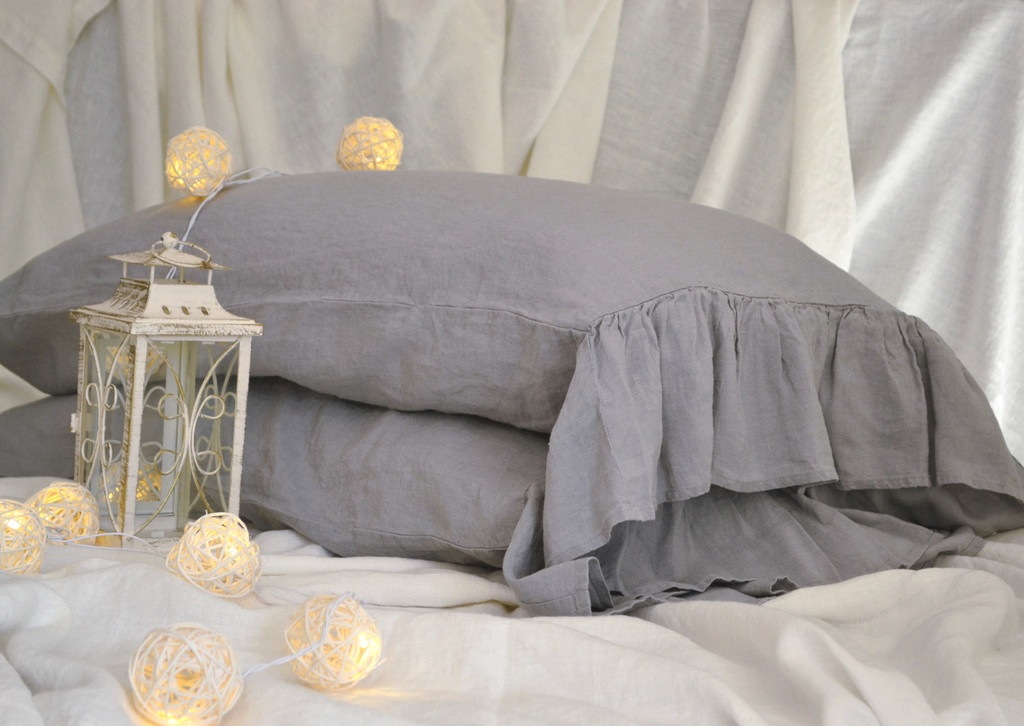 Set of 2 light grey stonewashed linen pillowcases with ruffle