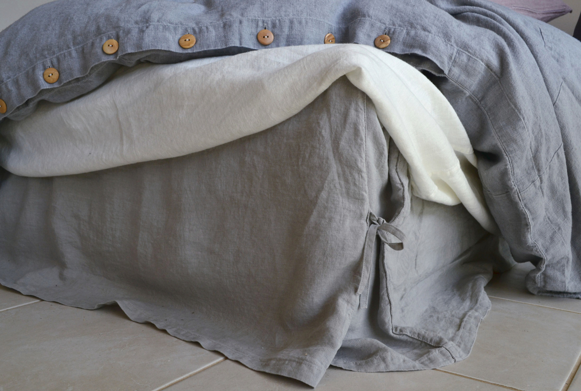 Stonewashed linen box pleated bed skirt, Light grey