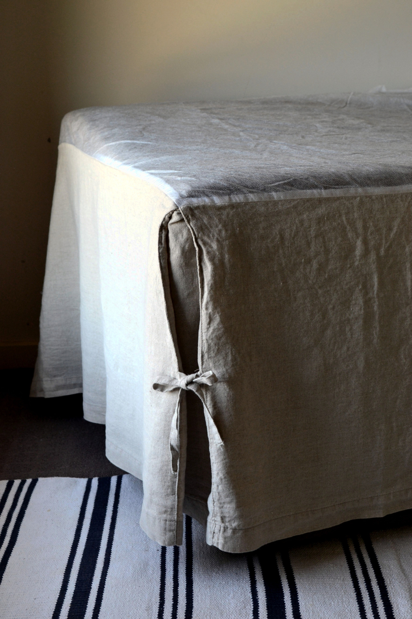 Stonewashed linen bed skirt