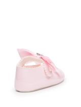 babys pink shoe