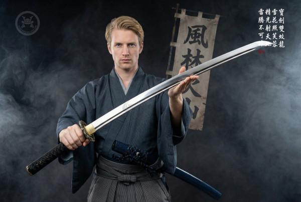 Proud Dragon: Mirror Polished Manganese Katana - 90° Flex & Full Tang | 《傲龍》