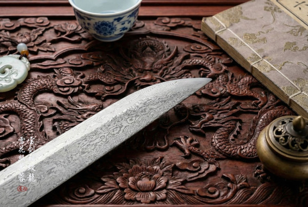 Crimson Dragon: Ebony Qing Sabre - Folded Steel Fire Dragon | 《赤龍》