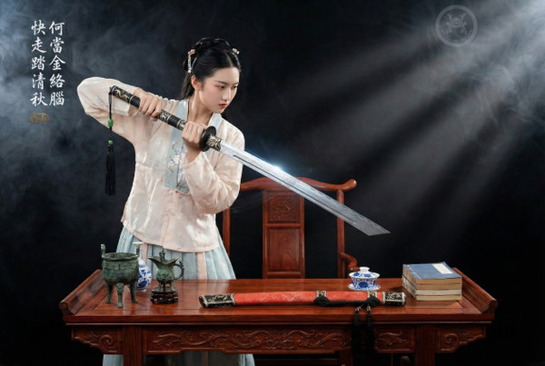 Scarlet Emperor: Folded Steel & Clay Tempered - Red Fish Skin | 《赤帝》