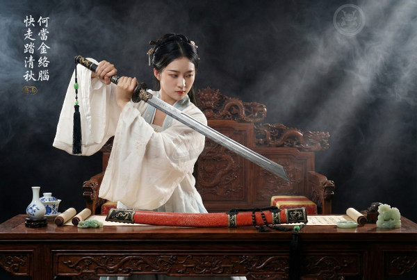 Scarlet Emperor: Folded Steel & Clay Tempered - Red Fish Skin | 《赤帝》