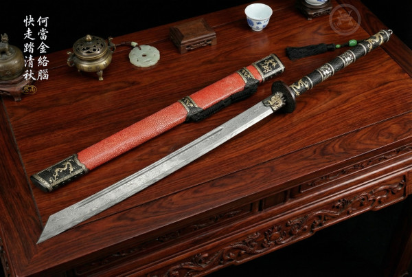 Scarlet Emperor: Folded Steel & Clay Tempered - Red Fish Skin | 《赤帝》