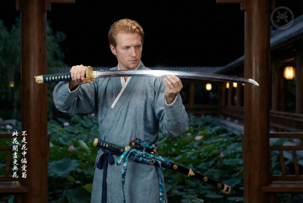 Frost Defiance: T10 Clay Tempered Tachi - Mirror Polish & Full Tang | 《傲霜》