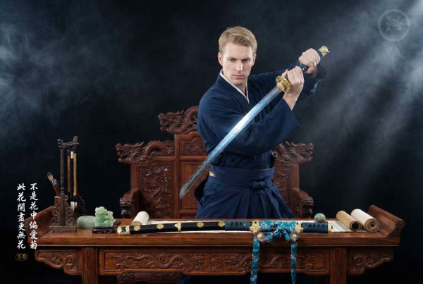 Frost Defiance: T10 Clay Tempered Tachi - Mirror Polish & Full Tang | 《傲霜》