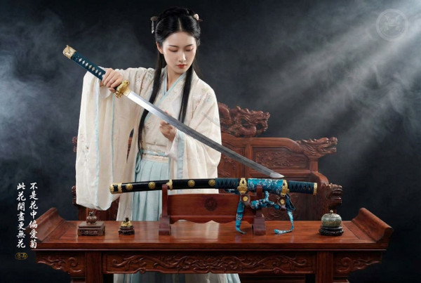 Frost Defiance: T10 Clay Tempered Tachi - Mirror Polish & Full Tang | 《傲霜》