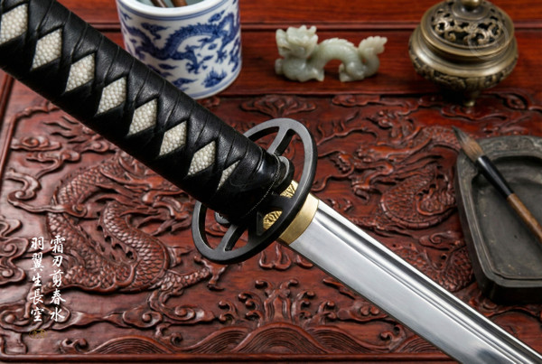 Frost Brilliance: Mn-Steel Katana - Lacquered Exhibit & Full Tang | 霜華·兼次