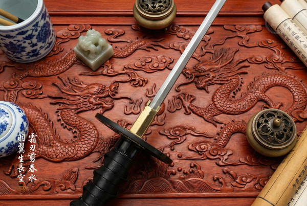 Frost Brilliance: Mn-Steel Katana - Lacquered Exhibit & Full Tang | 霜華·兼次