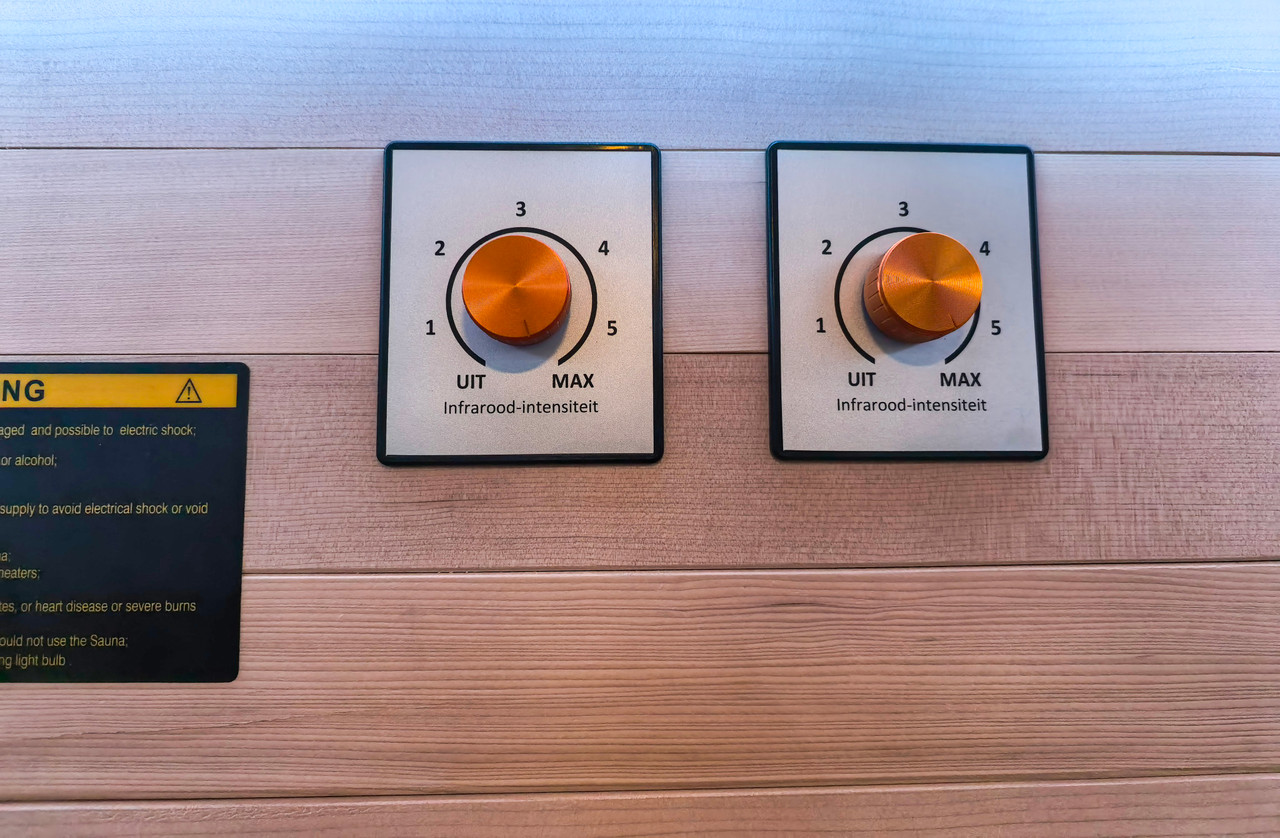 Your heat, dialled in. Two independent infrared intensity controls let you fine-tune the warmth from each heater separately — because the perfect session is personal, even when you're sharing the space.