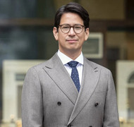 Why Double-Breasted Suits Are the Go-To Choice for CEOs and Entrepreneurs