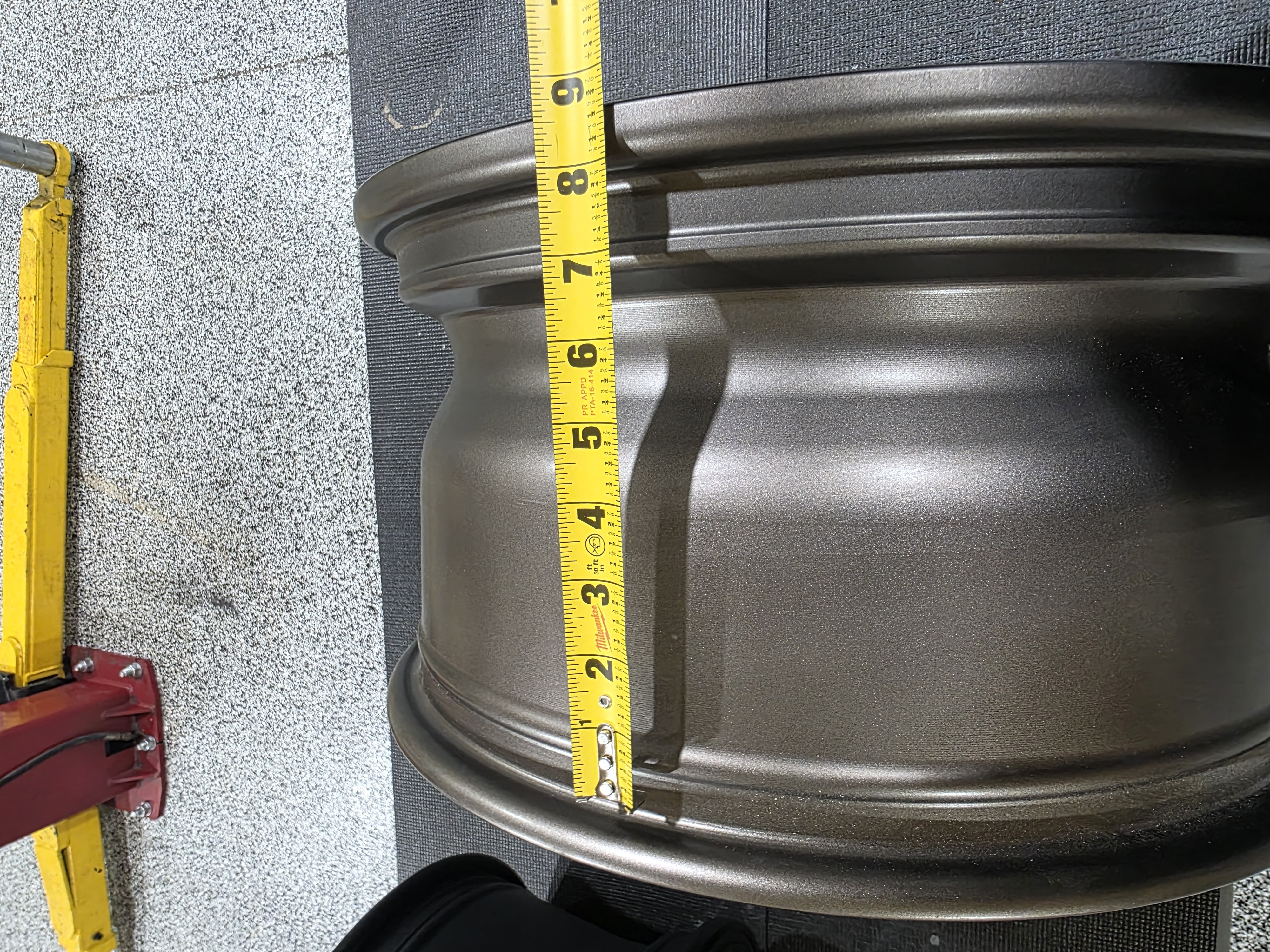 Graphic showing Jeep wheel width differences