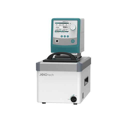 Lab Companion CW3-05P Heating Bath Circulator (5L), a laboratory heating circulator with digital display and control panel for precise temperature regulation.