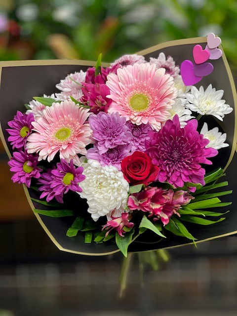 Hand-tied Valentine Bouquet-Large