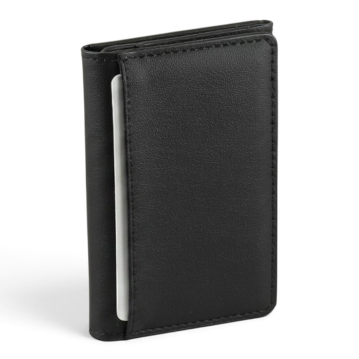 MagSafe wallet with tracking