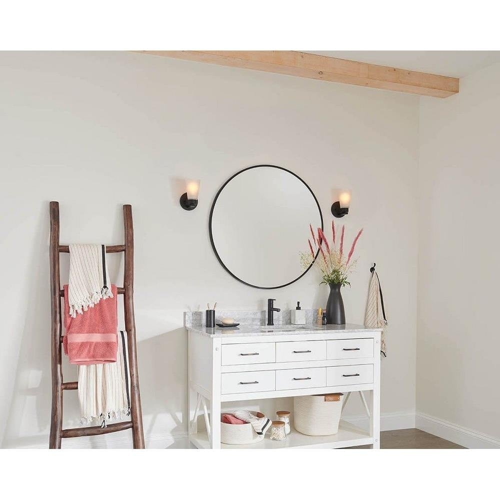 52437BK | lifestyle