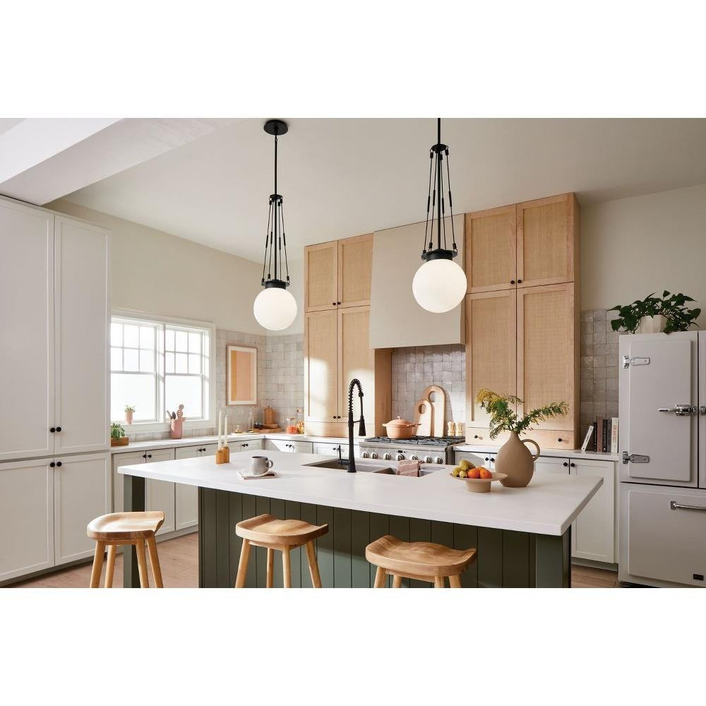 52582BK | lifestyle