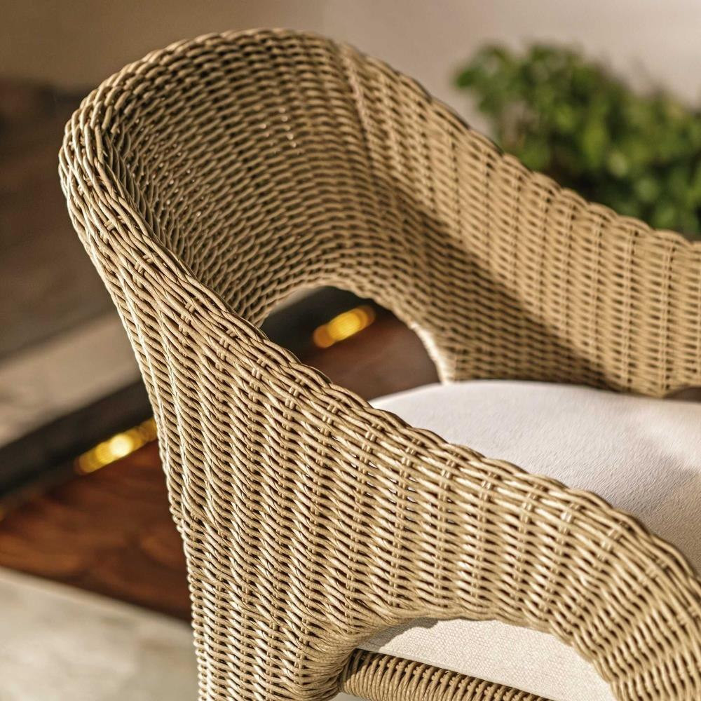 {"pim_id":"208_furn_7472_23933_a4_new_2k","sku":"208_23933","media_type":"media"}