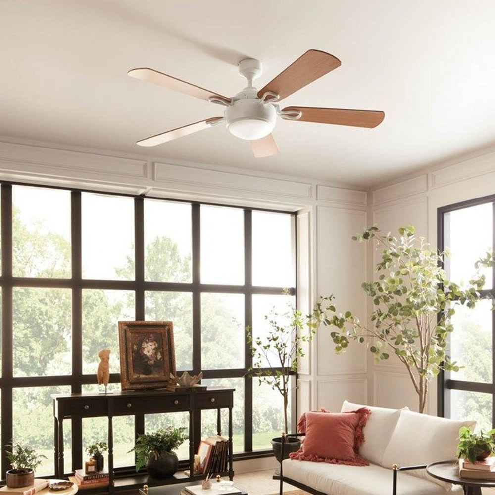 {"pim_id":"147_300415WH_LS_1k","sku":"147_300415","media_type":"media"}