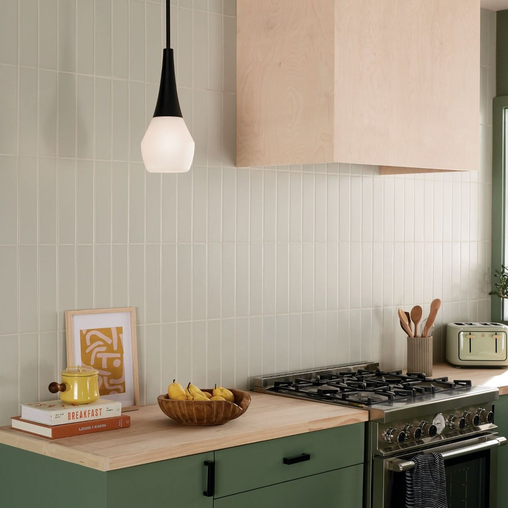 {"pim_id":"147_Kitchen_Deela_52529BK_Overall_Day_1B_1k","sku":"147_52529","media_type":"media"}