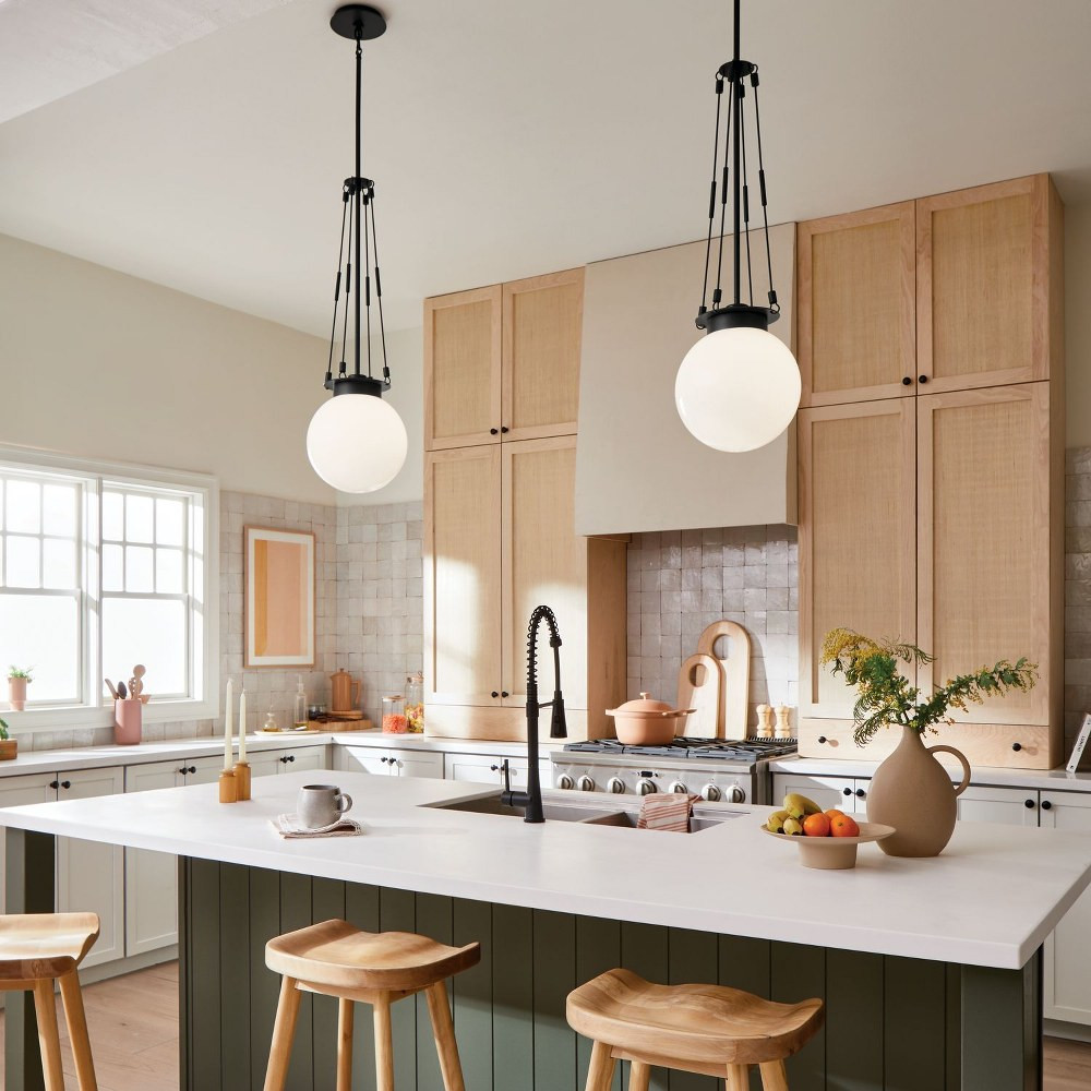 {"pim_id":"147_Kitchen_Albers_52582BK_Overall_Day_1B_1k","sku":"147_52582","media_type":"media"}