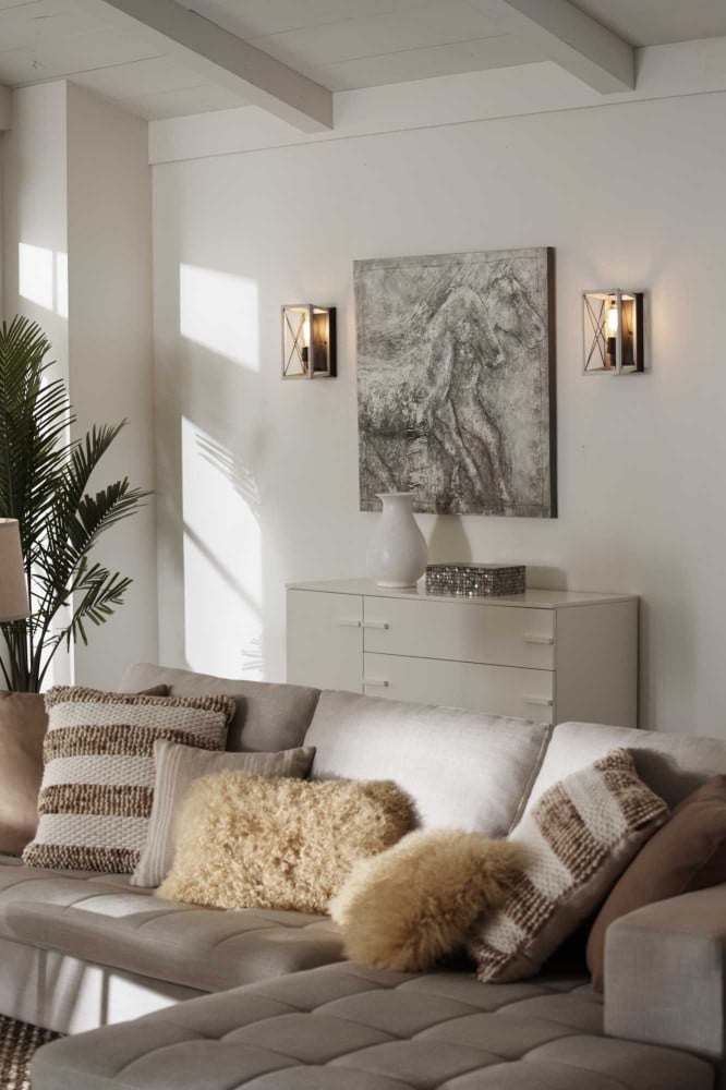 {"pim_id":"70_PROG_BRIARWOOD_LIVING_SCONCES_VERT_appshot_1k","sku":"70_P710012","media_type":"media"}