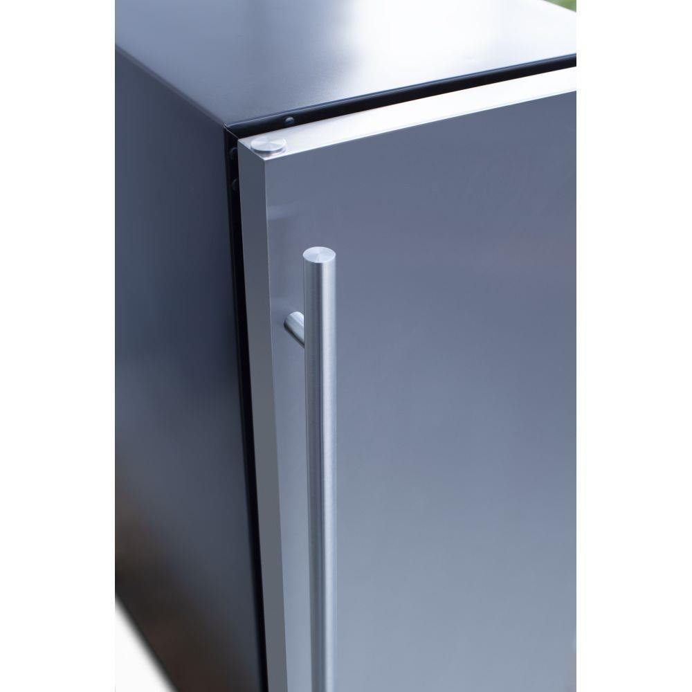 {"pim_id":"2617_09_amd_rfr_15s_15_inch_outdoor_rated_refrigerator_stainless_door_handle_v1_1k","sku":"2617_AMD-RFR-15S","media_type":"media"}